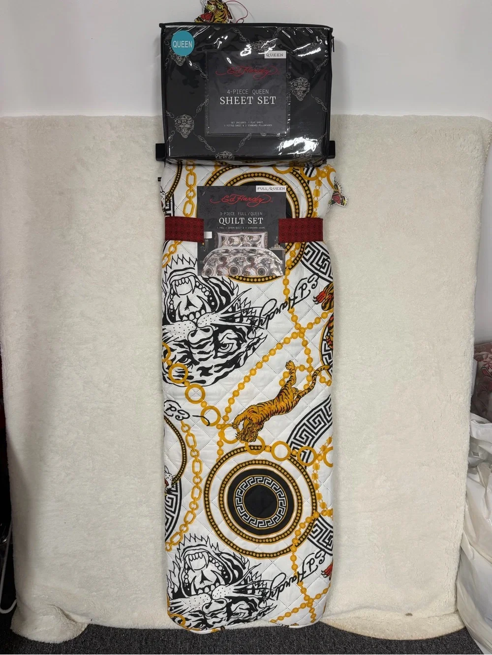 Ed Hardy - 7 Piece Queen Bedding Set Quilt Shams Sheets Pillowcases Tiger Chains